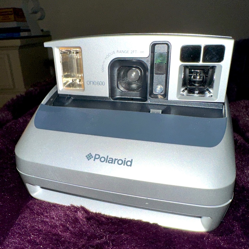 Polaroid One600 Classic Instant Film Camera